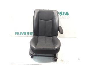 Używane Fotel prawy Renault Espace (JK) 2.0 16V Turbo Cena € 105,00 Procedura marży oferowane przez Maresia Parts