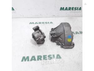 Used Gearbox casing Peugeot 307 Break (3E) 1.6 HDiF 110 16V Price € 60,00 Margin scheme offered by Maresia Parts