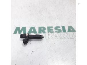 Usagé Injecteur (injection essence) Citroen C4 Grand Picasso (UA) 1.8 16V Prix € 25,00 Règlement à la marge proposé par Maresia Parts