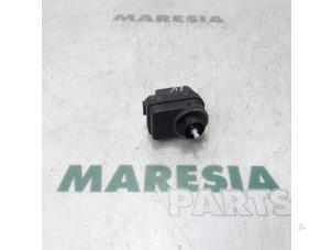 Używane Silnik reflektora Peugeot 106 II 1.4 XN,XR,XT Cena € 20,00 Procedura marży oferowane przez Maresia Parts