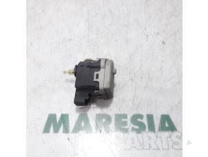 Used Headlight motor Renault Espace (JK) 2.0 16V Turbo Price € 25,00 Margin scheme offered by Maresia Parts