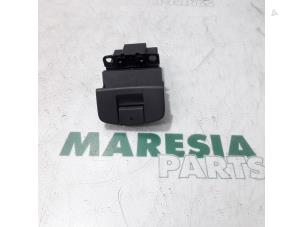 Used Parking brake switch Renault Espace (JK) 2.0 16V Turbo Price € 30,00 Margin scheme offered by Maresia Parts
