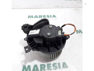 Usagé Moteur de ventilation chauffage Fiat Doblo Cargo (263) 1.3 D Multijet Prix € 48,40 Prix TTC proposé par Maresia Parts
