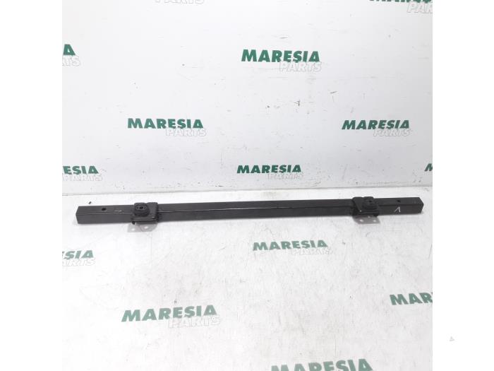 Begagnade Kylarstag Fiat Doblo Cargo (263) 1.3 D Multijet Pris € 42,35 Inklusive moms erbjuds av Maresia Parts