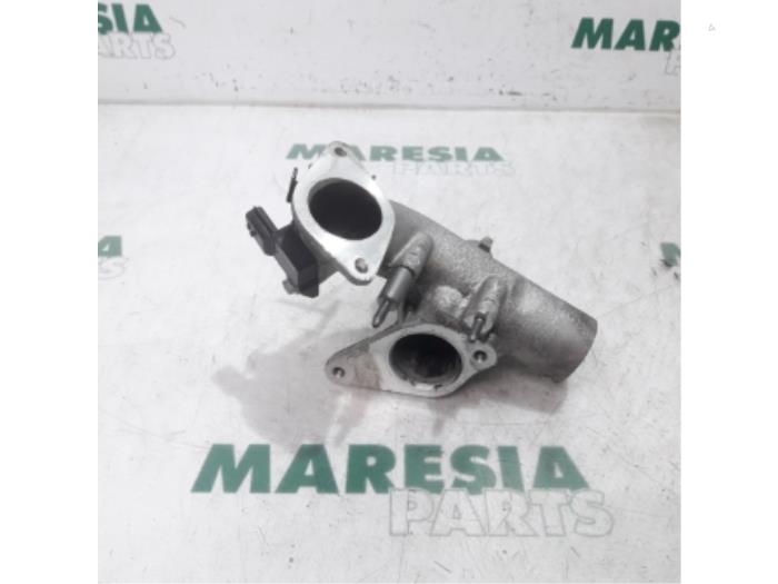 EGR tube from a Renault Megane III Grandtour (KZ) 1.5 dCi 110 2013