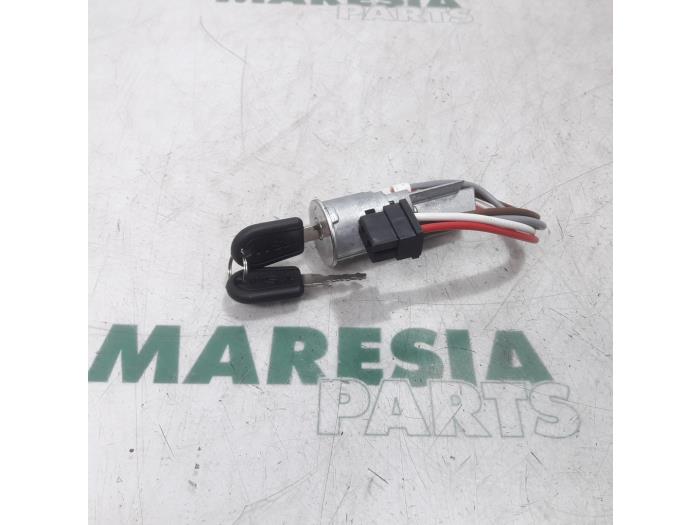 Używane Stacyjka + Kluczyk Citroen C15 Cena € 50,00 Procedura marży oferowane przez Maresia Parts