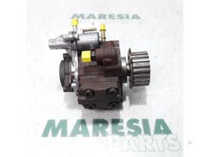 Używane Mechaniczna pompa paliwa Peugeot 308 CC (4B) 1.6 HDiF 16V Cena € 246,75 Procedura marży oferowane przez Maresia Parts