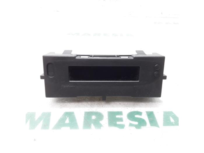 Begagnade Innerdisplay Renault Clio III (BR/CR) 1.5 dCi 70 Pris € 25,00 Marginaltabell erbjuds av Maresia Parts