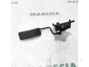 Używane Czujnik polozenia pedalu gazu Renault Clio III (BR/CR) 1.5 dCi 70 Cena € 30,00 Procedura marży oferowane przez Maresia Parts