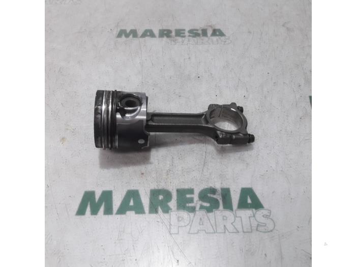Usagé Piston Renault Clio III (BR/CR) 1.5 dCi 70 Prix € 50,00 Règlement à la marge proposé par Maresia Parts