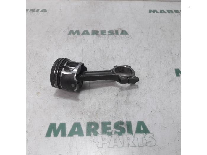 Usagé Piston Renault Clio III (BR/CR) 1.5 dCi 70 Prix € 50,00 Règlement à la marge proposé par Maresia Parts