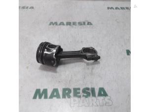 Usados Pistón Renault Clio III (BR/CR) 1.5 dCi 70 Precio € 50,00 Norma de margen ofrecido por Maresia Parts