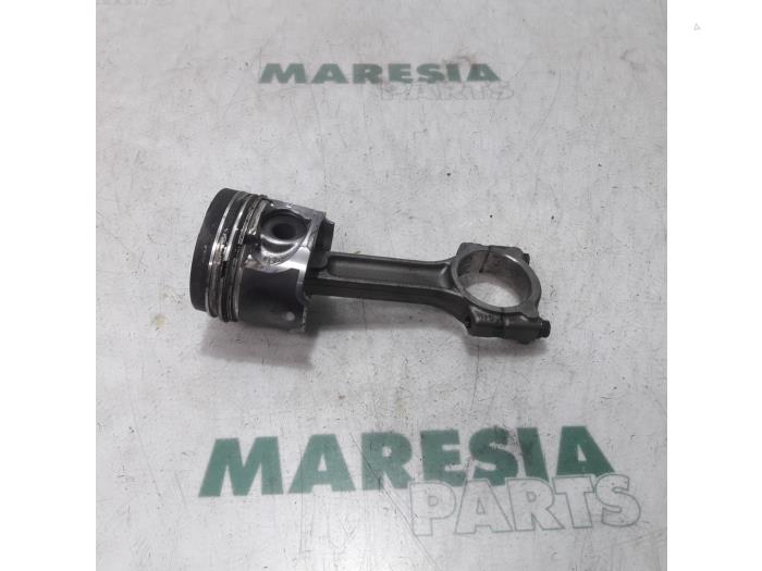 Usagé Piston Renault Clio III (BR/CR) 1.5 dCi 70 Prix € 50,00 Règlement à la marge proposé par Maresia Parts
