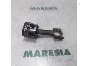 Usados Pistón Renault Clio III (BR/CR) 1.5 dCi 70 Precio € 50,00 Norma de margen ofrecido por Maresia Parts