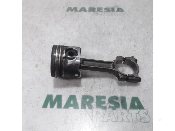 Usagé Piston Renault Clio III (BR/CR) 1.5 dCi 70 Prix € 50,00 Règlement à la marge proposé par Maresia Parts