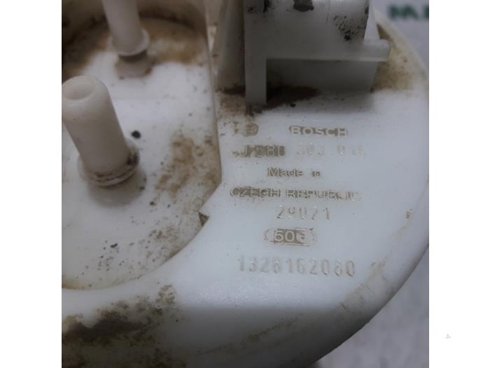 Electric fuel pump from a Peugeot Boxer (244) 2.8 HDi 127 2003