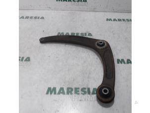 Used Front lower wishbone, right Citroen C4 Berline (LC) 1.6 HDi 16V Price € 25,00 Margin scheme offered by Maresia Parts