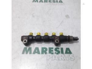 Used Fuel injector nozzle Peugeot Partner Tepee (7A/B/C/D/E/F/G/J/P/S) 1.6 HDiF 90 16V Phase 1 Price € 36,30 Inclusive VAT offered by Maresia Parts