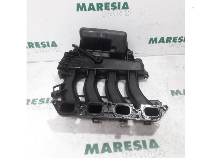 Intake manifold from a Renault Scénic II (JM) 1.6 16V 2005