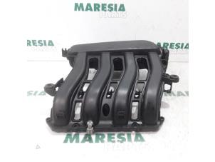 Used Intake manifold Renault Scénic II (JM) 1.6 16V Price € 29,00 Margin scheme offered by Maresia Parts