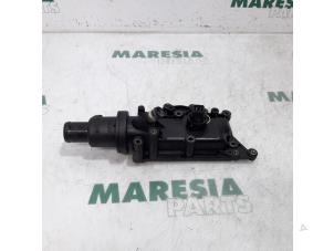 Used Thermostat housing Renault Scénic II (JM) 1.6 16V Price € 25,00 Margin scheme offered by Maresia Parts