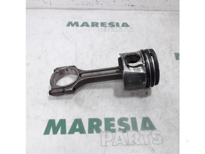 Usagé Piston Renault Master III (MA/MB/MC/MD/MH/MF/MG/MH) 2.3 dCi 16V Prix € 90,75 Prix TTC proposé par Maresia Parts