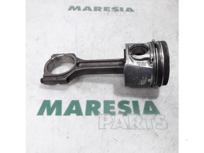 Usagé Piston Renault Master III (MA/MB/MC/MD/MH/MF/MG/MH) 2.3 dCi 16V Prix € 90,75 Prix TTC proposé par Maresia Parts