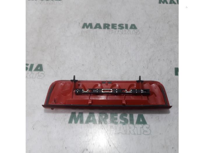 Third brake light from a Peugeot 207 SW (WE/WU) 1.6 HDi 16V 2007