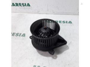 Used Heating and ventilation fan motor Renault Trafic New (FL) 2.0 dCi 16V 115 Price € 25,00 Margin scheme offered by Maresia Parts