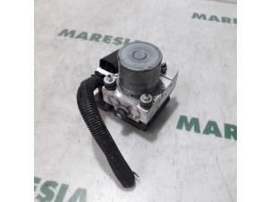 Używane Pompa ABS Citroen DS5 (KD/KF) 1.6 HDiF 16V Cena € 367,50 Procedura marży oferowane przez Maresia Parts