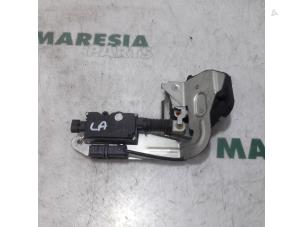 Used Sliding door lock mechanism, left Lancia Phedra 2.0 JTD 16V Multijet 136 Price € 50,00 Margin scheme offered by Maresia Parts