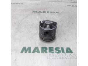 Used Piston Peugeot 407 SW (6E) 2.0 HDiF 16V Price € 35,00 Margin scheme offered by Maresia Parts