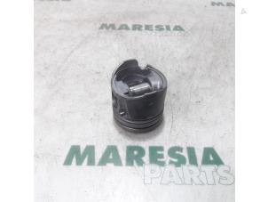 Used Piston Peugeot 407 SW (6E) 2.0 HDiF 16V Price € 35,00 Margin scheme offered by Maresia Parts