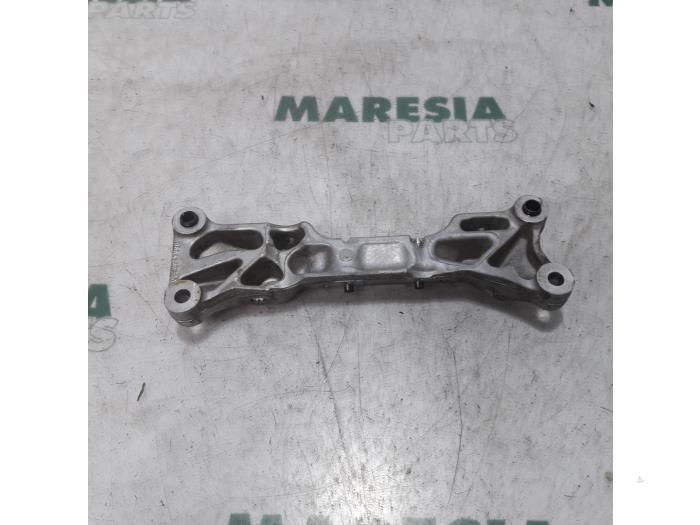 Engine mount from a Peugeot 207 CC (WB) 1.6 16V 2010