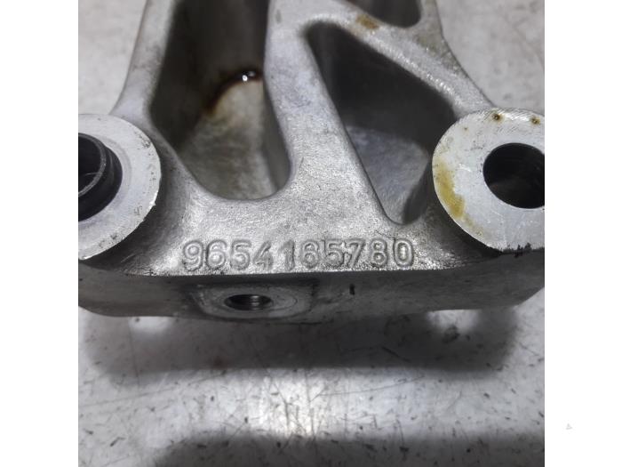 Engine mount from a Peugeot 207 CC (WB) 1.6 16V 2010