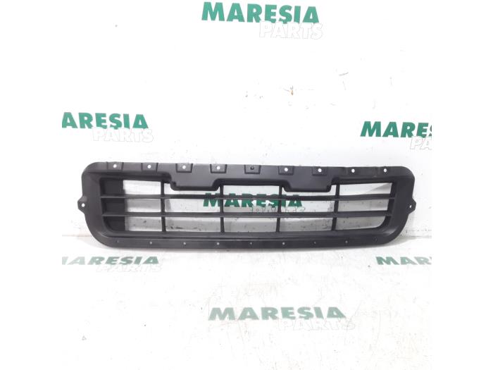 Używane Grill Fiat Panda (169) 1.3 JTD 16V Multijet Cena € 20,00 Procedura marży oferowane przez Maresia Parts