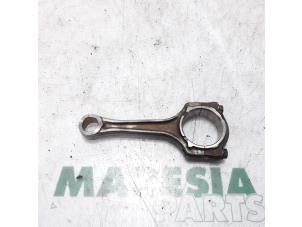 Used Connecting rod Alfa Romeo Giulietta (940) 1.4 TB 16V MultiAir Price € 60,00 Margin scheme offered by Maresia Parts