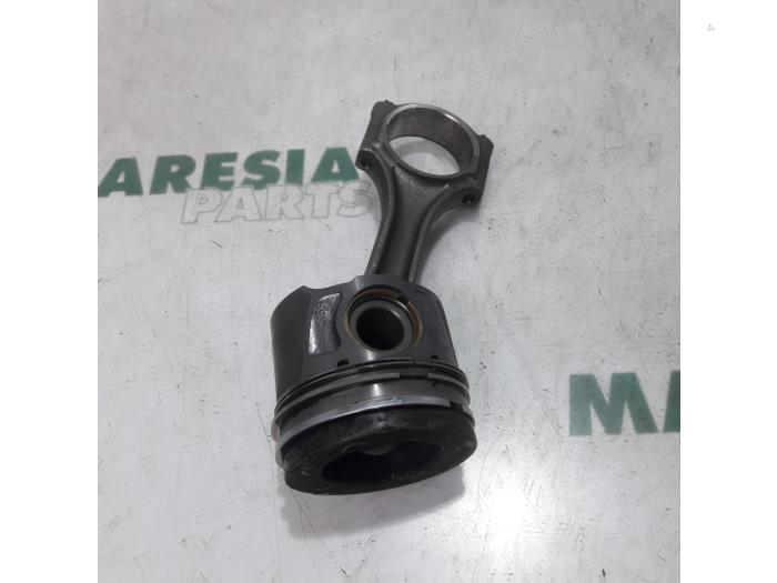 Gebrauchte Kolben Citroen C-Crosser 2.2 HDiF 16V Preis € 75,00 Margenregelung angeboten von Maresia Parts