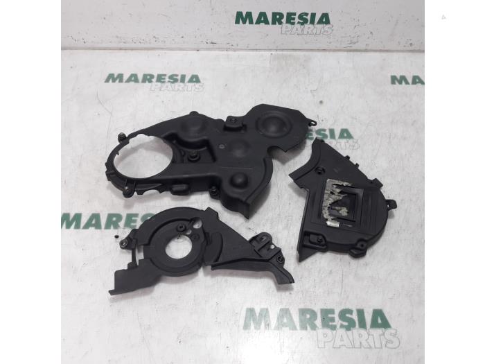 Usagé Couvercle de distribution Citroen Berlingo 1.6 Hdi 75 16V Phase 1 Prix € 20,00 Règlement à la marge proposé par Maresia Parts