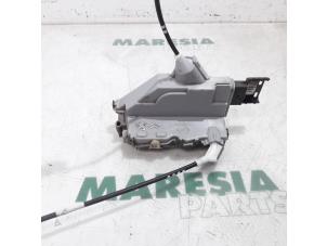 Używane Mechanizm blokady drzwi prawych tylnych wersja 4-drzwiowa Peugeot 508 SW (8E/8U) 1.6 HDiF 16V Cena € 45,00 Procedura marży oferowane przez Maresia Parts