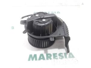 Used Heating and ventilation fan motor Renault Grand Scénic II (JM) 2.0 16V Price € 35,00 Margin scheme offered by Maresia Parts
