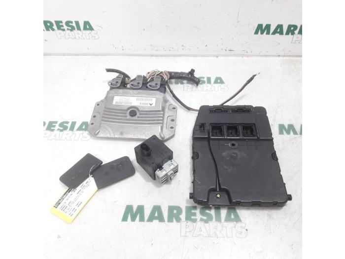 Used Engine management computer Renault Grand Scénic II (JM) 2.0 16V Price € 324,99 Margin scheme offered by Maresia Parts
