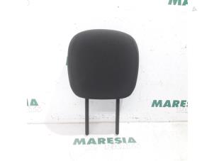 Used Headrest Renault Clio III (BR/CR) 1.2 16V 75 Price € 25,00 Margin scheme offered by Maresia Parts