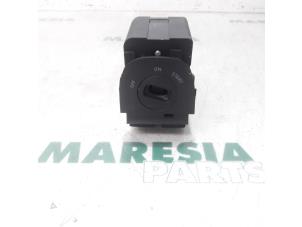 Used Card reader (lock) Fiat Croma (194) 1.8 MPI 16V Price € 131,25 Margin scheme offered by Maresia Parts