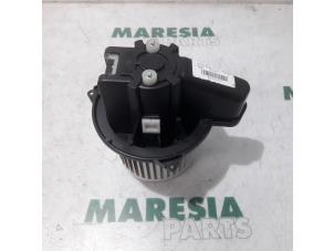 Usados Motor de ventilador de calefactor Fiat Panda (312) 0.9 TwinAir Turbo 80 Precio € 25,00 Norma de margen ofrecido por Maresia Parts