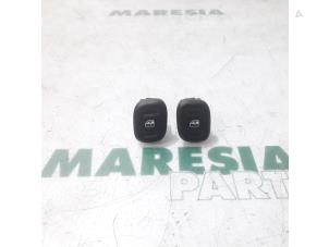 Używane Przelacznik combi okienny Fiat Panda (312) 0.9 TwinAir Turbo 80 Cena € 40,00 Procedura marży oferowane przez Maresia Parts