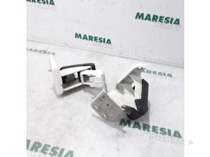 Used Rear door hinge, left Peugeot Expert (G9) 1.6 HDi 90 Price € 36,30 Inclusive VAT offered by Maresia Parts