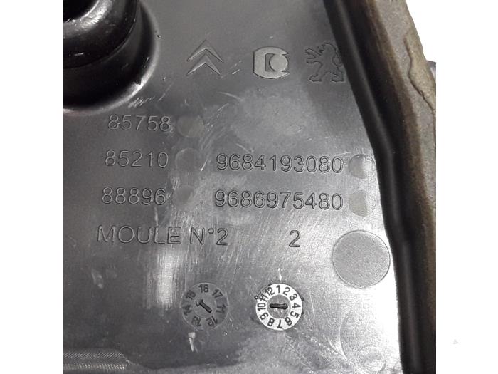 Timing cover from a Citroën Jumpy (G9) 1.6 HDI 2015