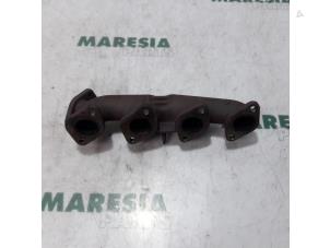 Used Exhaust manifold Renault Trafic New (FL) 2.0 dCi 16V 115 Price € 90,00 Margin scheme offered by Maresia Parts