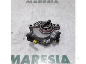 Używane Pompa prózniowa (Diesel) Citroen Jumpy (G9) 1.6 HDI Cena € 42,35 Z VAT oferowane przez Maresia Parts